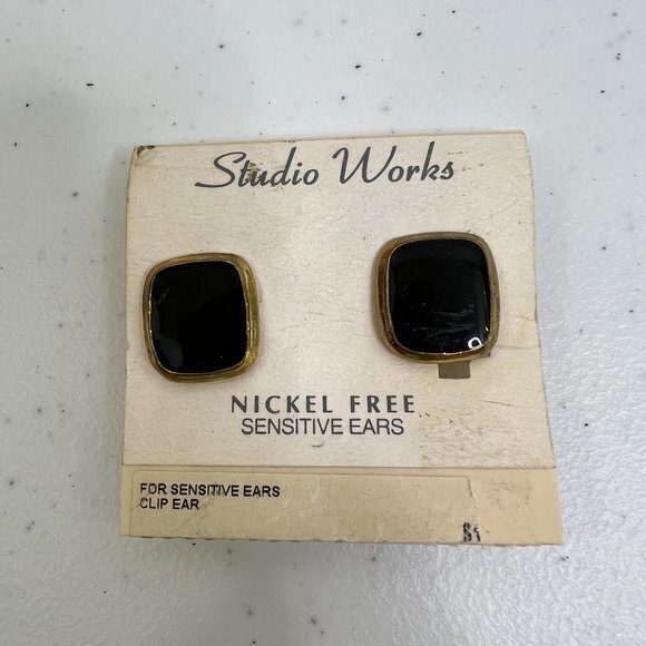 Studio Works Clip On Earrings Vintage Black Gold Tone Nickel Free Enamel New‎ - Picture 1 of 7